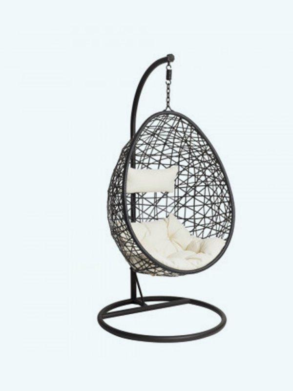 Hangstoel zwart met witte kussens